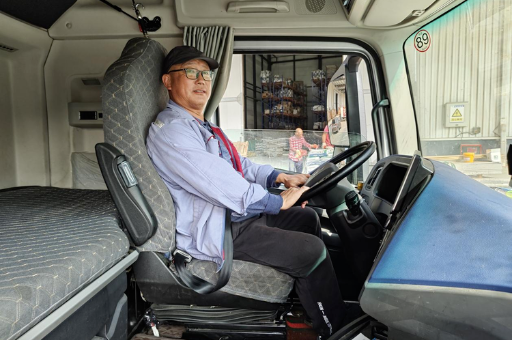 連川貨運(yùn)石隊(duì)長(zhǎng)點(diǎn)贊北京重卡：品質(zhì)卓越出勤高，讓長(zhǎng)途干線(xiàn)運(yùn)輸之路更舒心